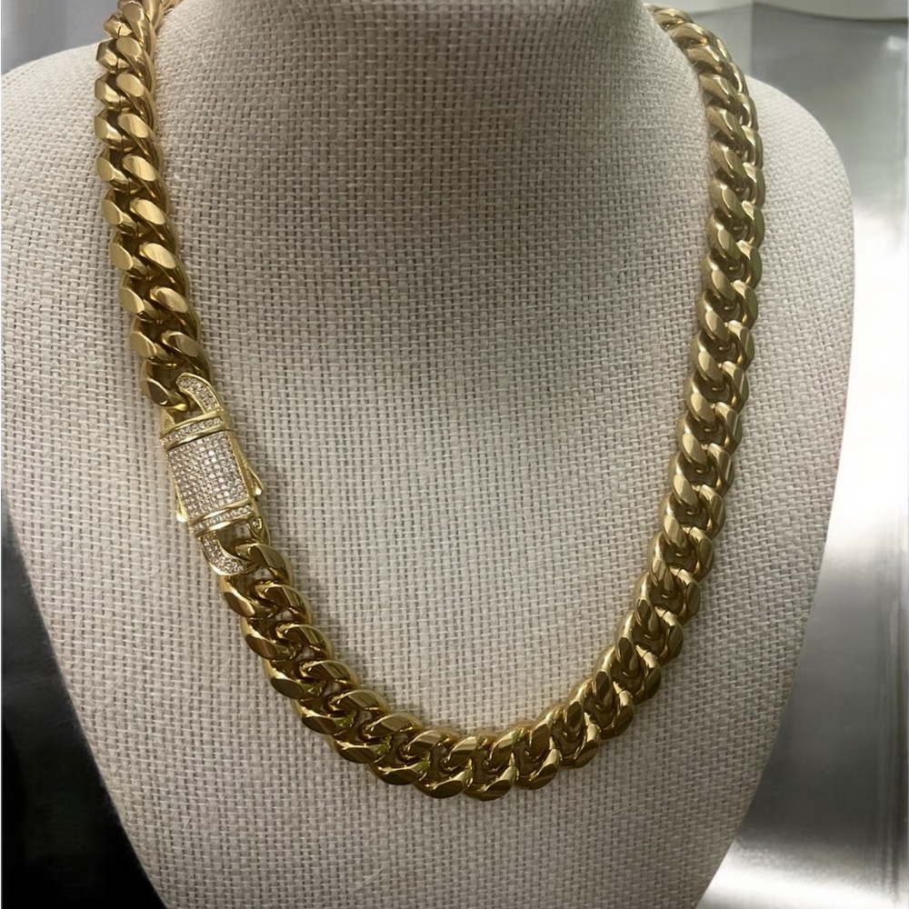 Gold Stainless Steel Chain Necklace with Rhinestone Clasp